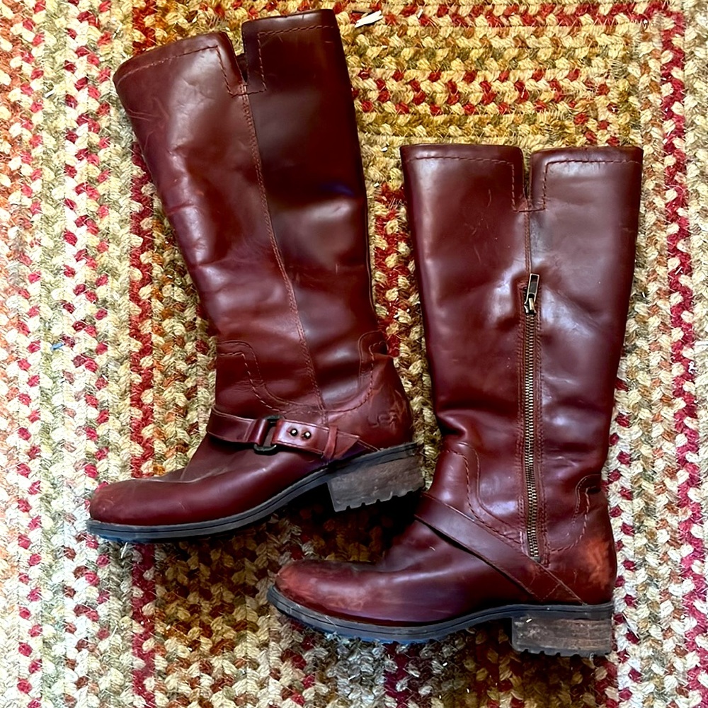 Leather Ugg size 7.5 tall boot